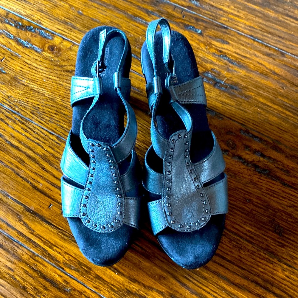 Super lightweight and very comfy sandals